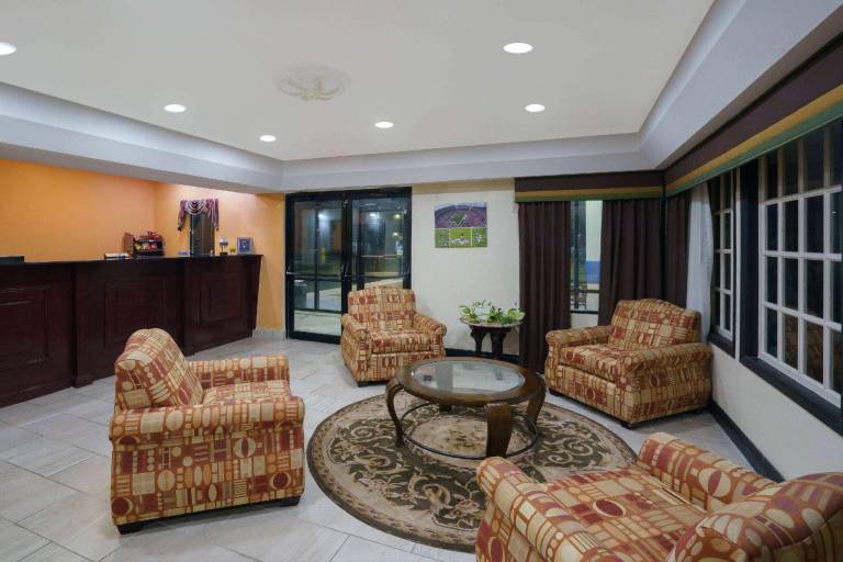 Travelodge by Wyndham Montgomery East — photo 4