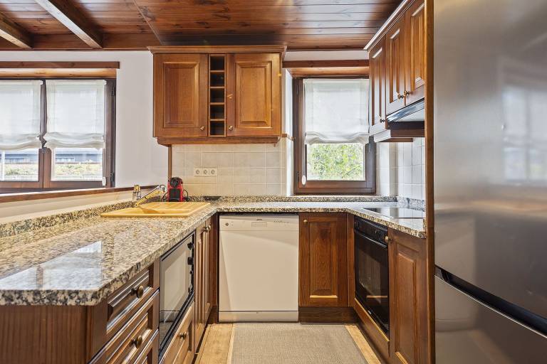Family-oriented rental apartment | Mountain view | Next to the ski | Pets allowed — photo 4