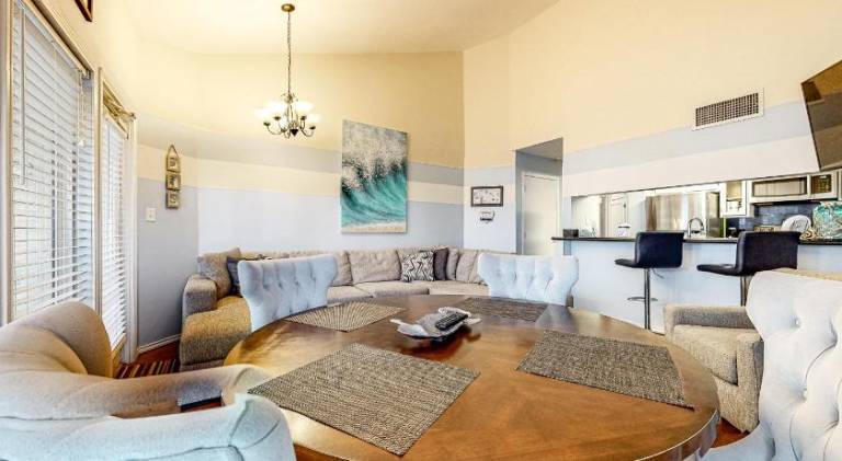 Apartment with hot tub & pool | Beach nearby | Pets are welcome — photo 3