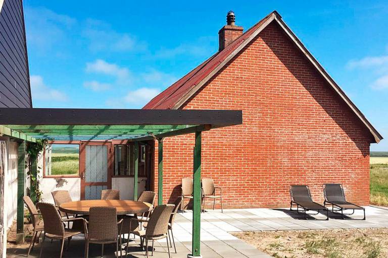 Vacation home with grill & terrace — photo 3