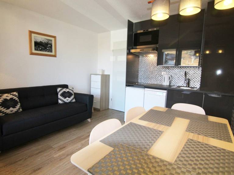 Cozy 1BR Apartment for 6 with Pool & Sauna, Near Slopes - L'Alpe d'Huez in Huez