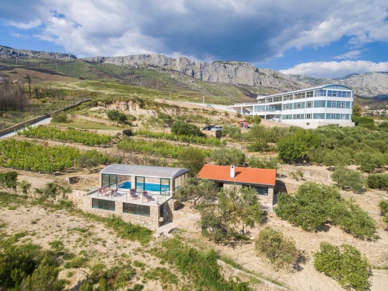 House with private pool, BBQ & terrace | Nature view | Pets are welcome in Podstrana