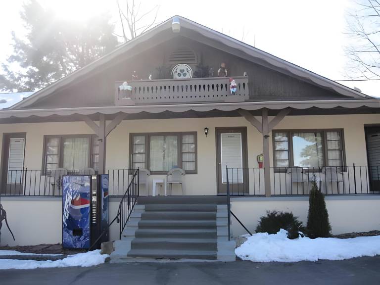 Alpenhaus Motel in Queensbury, NY