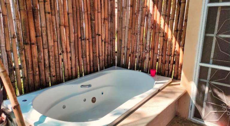 CASA LILI LUXURY VALLADOLID "Fast Wifi, Hot Water, Kitchen & TV" — photo 3