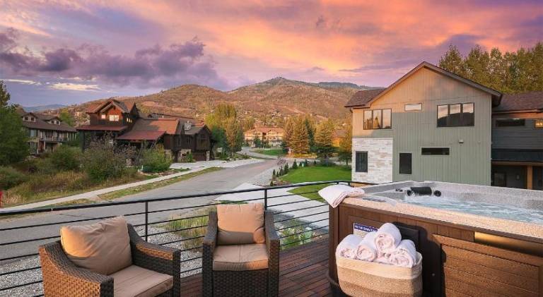 House with hot tub, barbecue & yard — photo 5