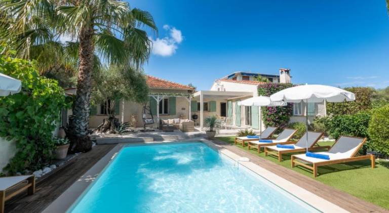 House with private pool, patio & barbeque — photo 3