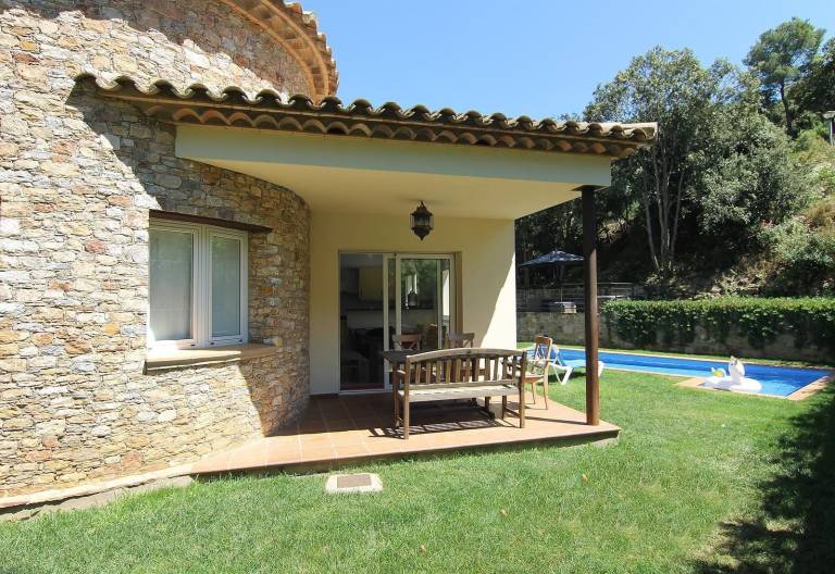 Fully equipped big villa with grill, private pool & yard | Pet-friendly in Begur
