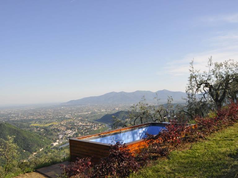 Vacation home with yard, private pool & BBQ | Mountain view — photo 3