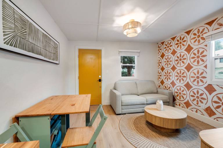 Family-friendly charming vacation home with fast internet | Pet-friendly — photo 4
