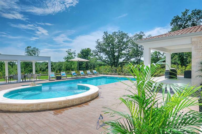 Luxury 5-BR villa with double pool and rooftop jacuzzi — photo 5