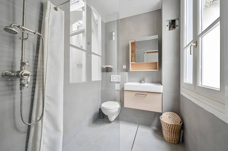Rental apartment with fast internet | Near Arc de Triomphe | City view | Perfect for remote work — photo 5