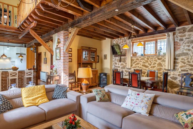 Country House 'El Mirador Del Gato 2' with Mountain View, Shared Pool and Wi-Fi in León