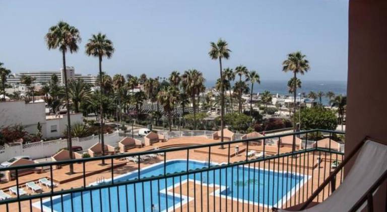 Holiday apartment with private pool, garden & terrace — photo 4