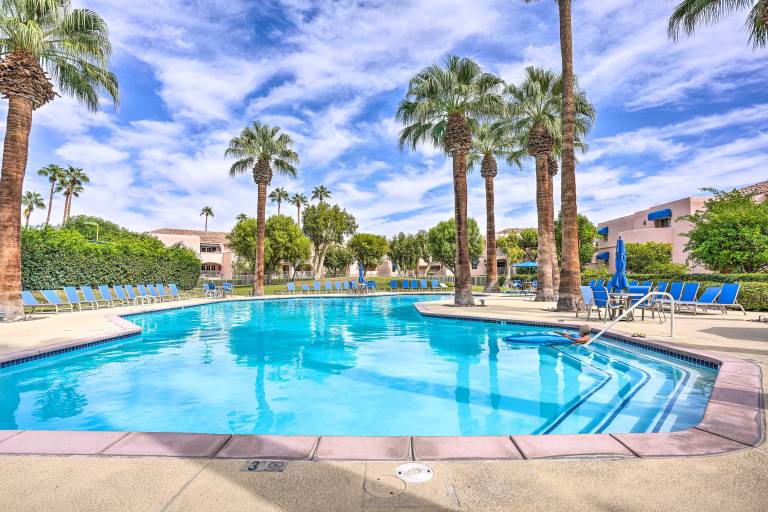 Condo w Patio Walk to Downtown Palm Springs