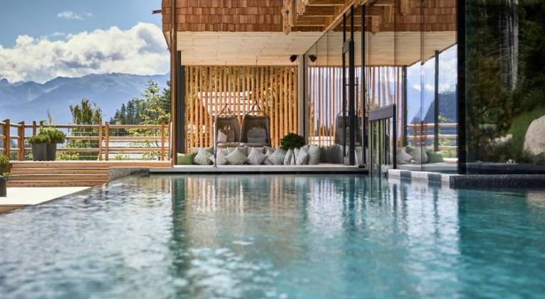 Chalet with yard, pool & BBQ | Suitable for remote work | Dogs allowed — photo 3