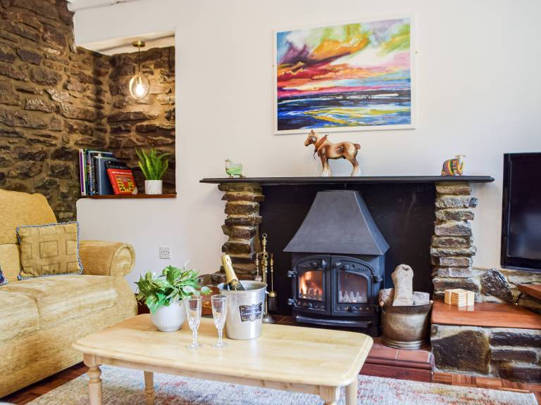 Cottage with yard | River view — photo 4