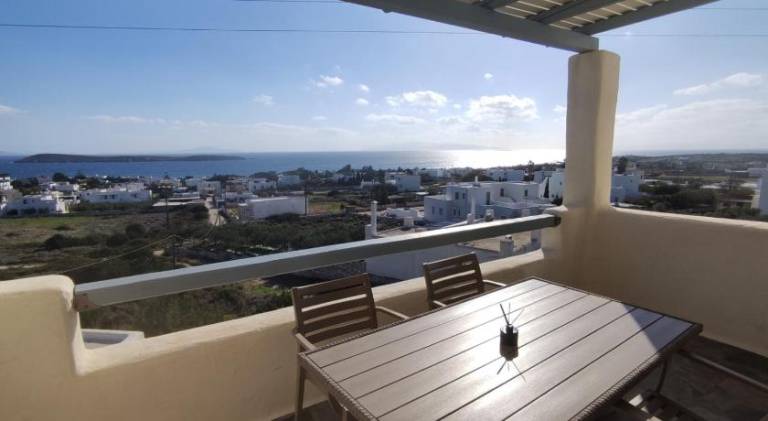 Rental apartment with yard & patio — photo 5