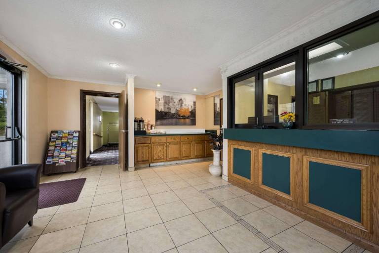 Econo Lodge Spotsylvania Town Center — photo 4