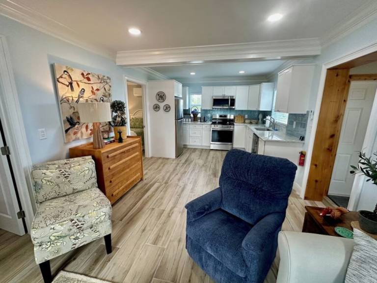 Children-friendly beautiful cottage with yard & patio | Garden view | Pets allowed — photo 5