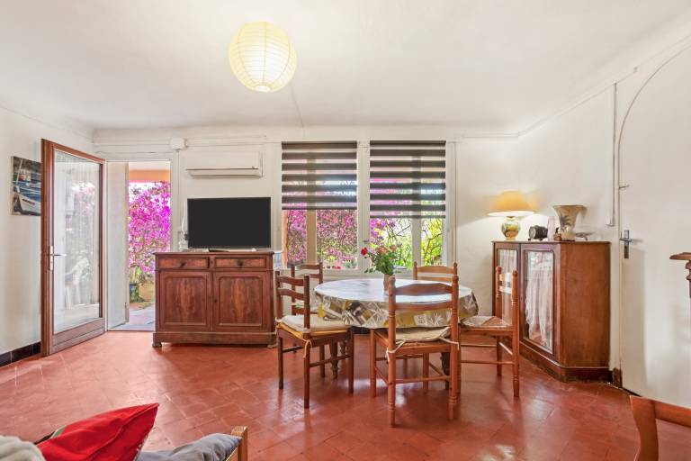 Rental apartment with terrace, yard & fast internet | Garden view — photo 5