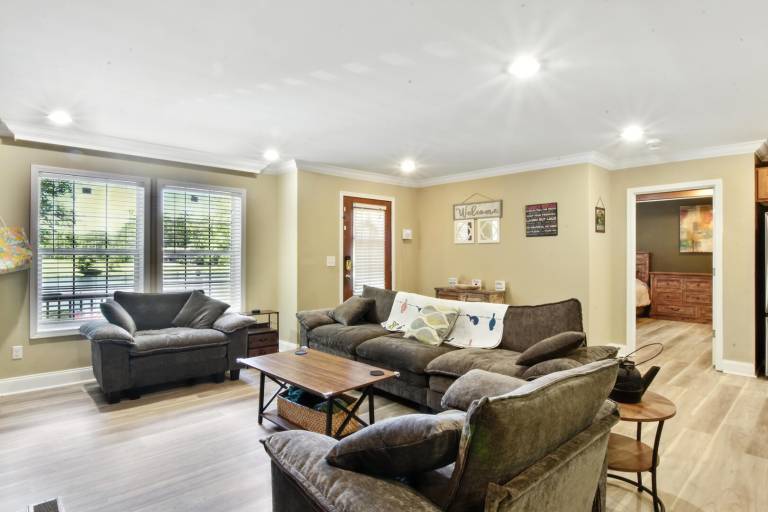 Children-friendly big cabin with yard & patio | Pets are welcome — photo 4