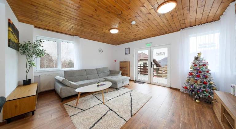 Nice lodge with grill, yard & patio | Pet-friendly — photo 4