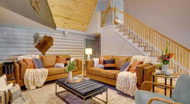 Vacation home with jacuzzi | Pets allowed in Duluth, GA