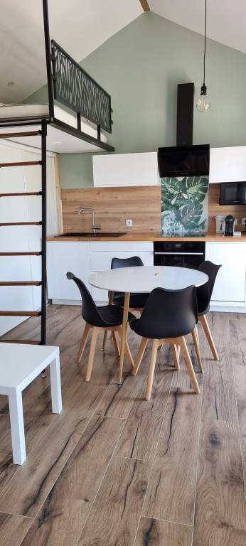 Vacation home with terrace, BBQ & garden | Garden view — photo 3