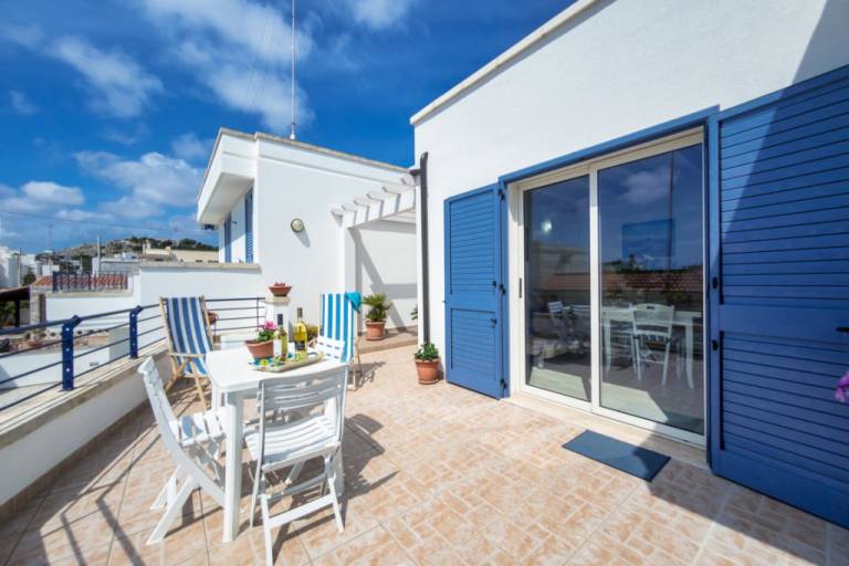 Holiday apartment with garden & patio | City view — photo 2