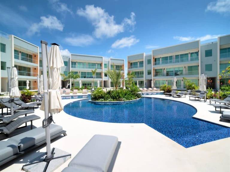 Luxury 1Bdr Waterfront Apt w Pool Hot Tub Gym — photo 3