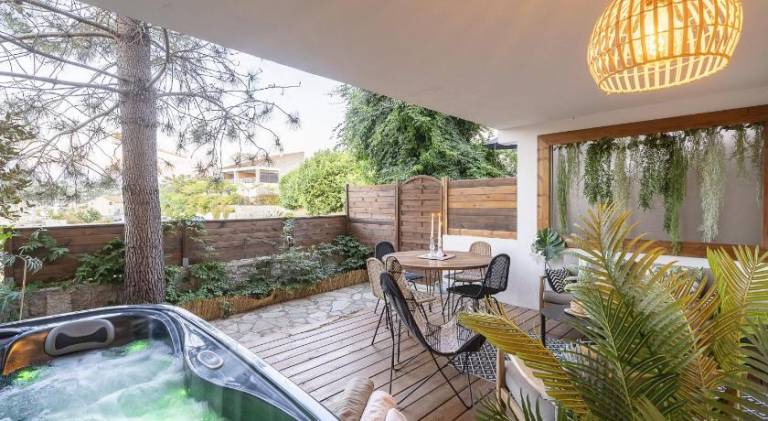 Serviced apartment with jacuzzi & patio | Close to the beach | Pet-friendly in Grosseto-Prugna