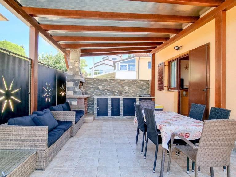 House with patio & grill — photo 3