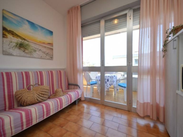 Holiday apartment with terrace — photo 4