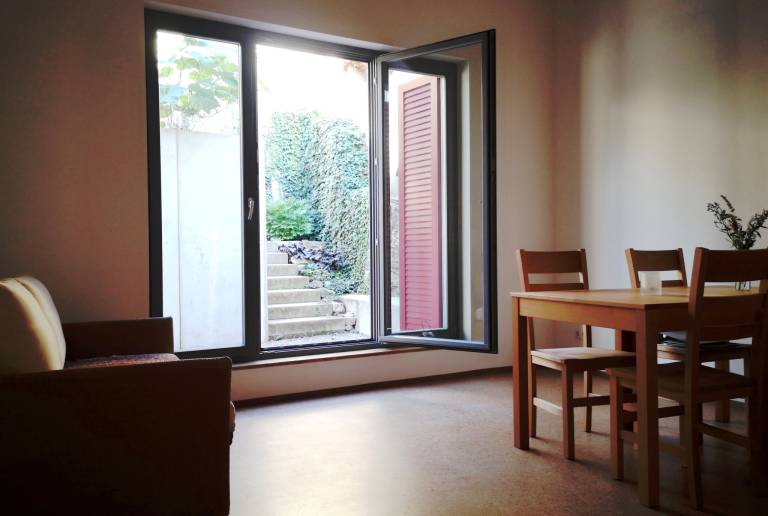 Apartment with patio — photo 2