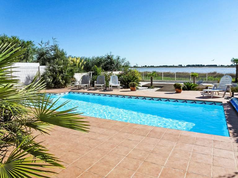 Fully equipped ample house with private pool, grill & patio | Perfect for remote work | Dogs allowed — photo 2