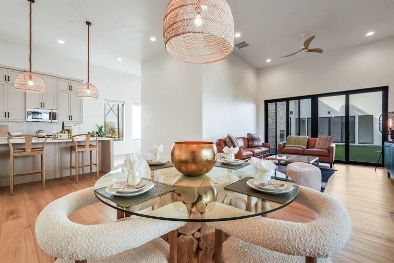 Family-oriented house with yard | Water view | Perfect for remote work | Pets are welcome — photo 4