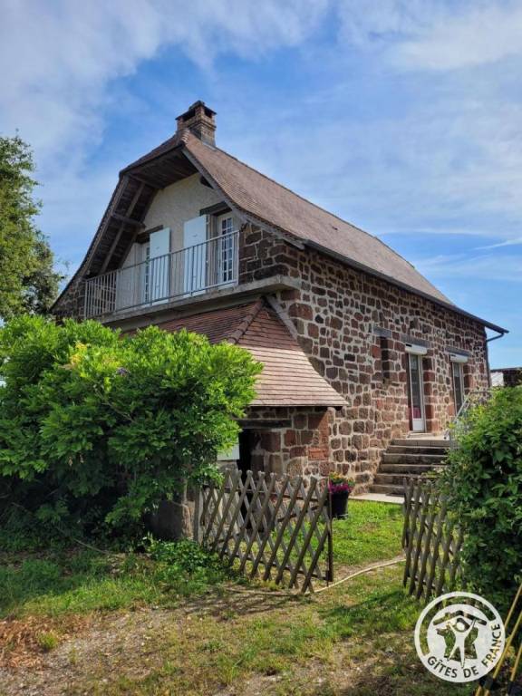 Gite with yard, terrace & barbecue in Gaillard