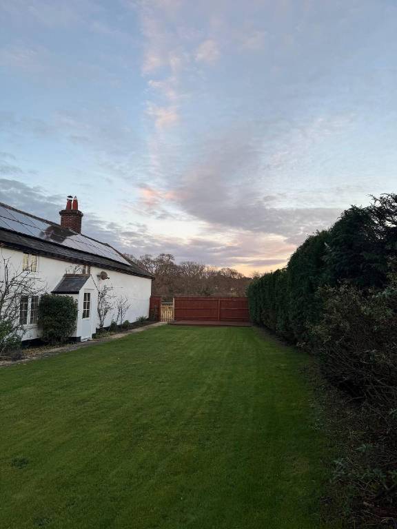 Ample vacation home with yard | Perfect for remote work | Dogs allowed — photo 4