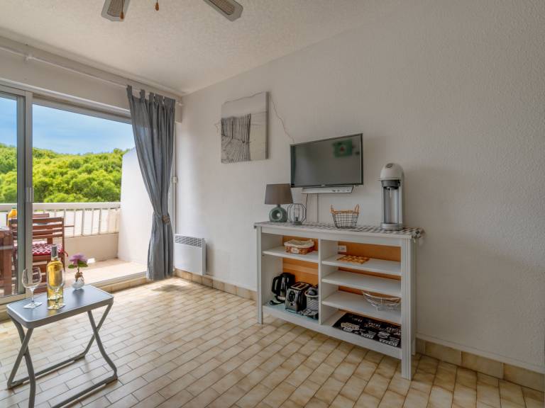 Rental apartment with patio — photo 3