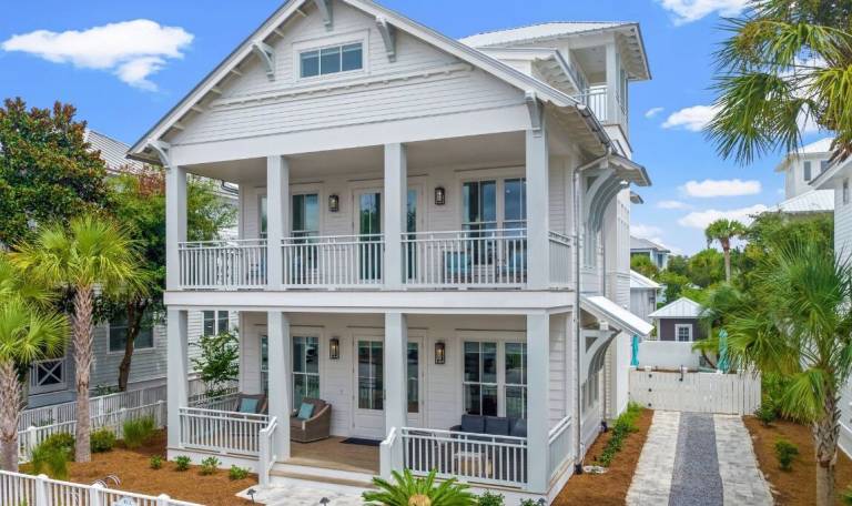 House  Carillon Beach