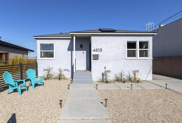 Children-friendly charming vacation home with yard | Pets are welcome in El Segundo, CA