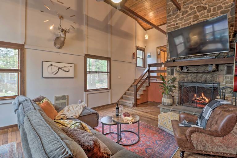 Deck & Fire Pit: Cozy Pocono Mountain Home — photo 4