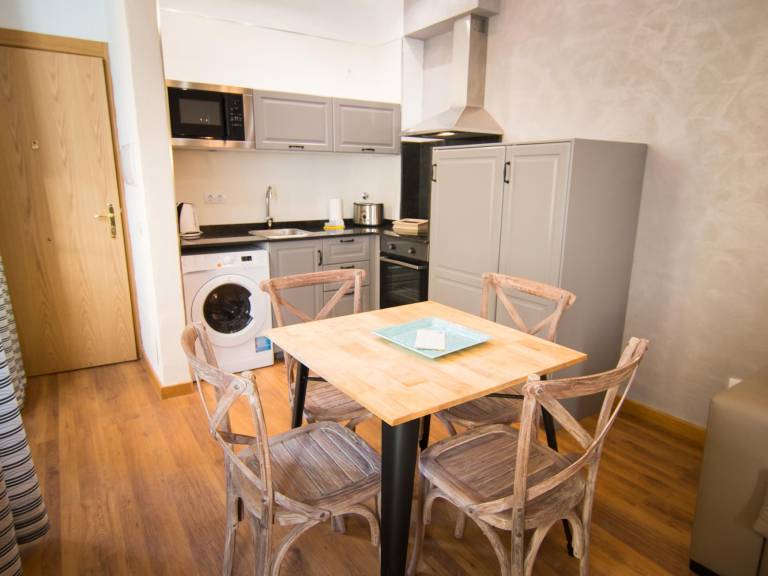 Child-friendly beautiful rental apartment | Close to Alcazaba of Málaga | Pets are welcome — photo 2