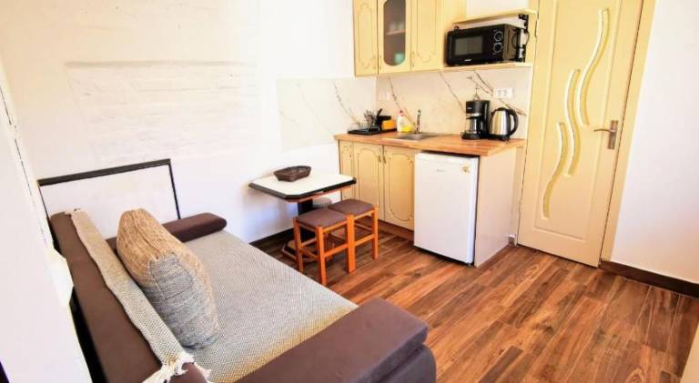 Rental apartment with patio | Pet-friendly — photo 2