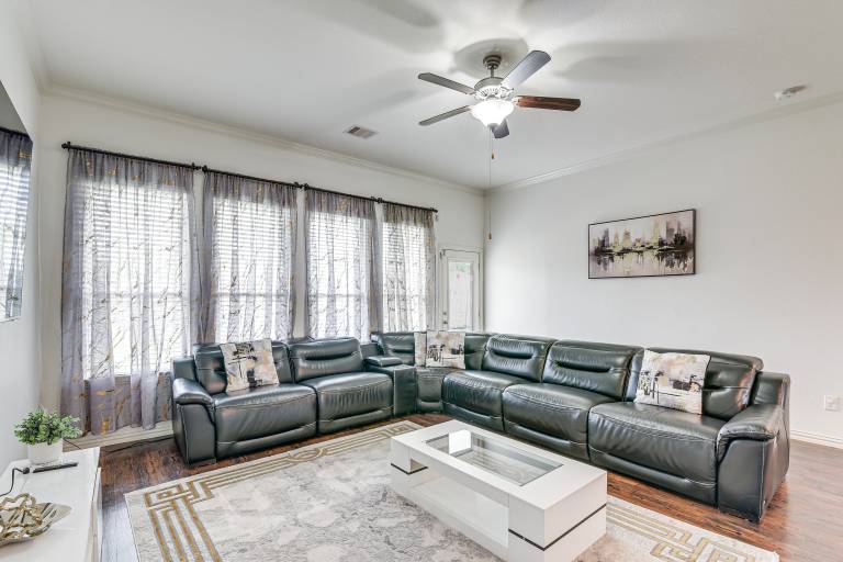 22 Mi to Dtwn Houston: Spacious Baytown Home! — photo 5