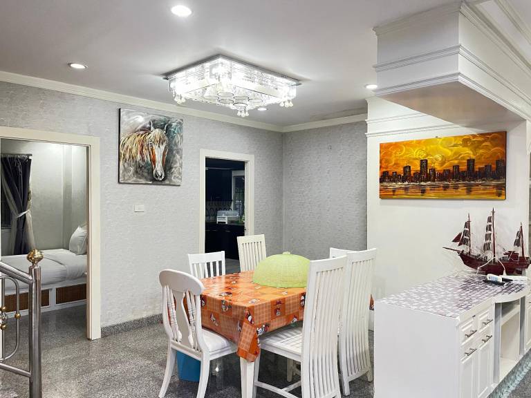 Villa with barbecue, garden & jacuzzi | Next to Wat Khao Phra Bat | Perfect for remote work — photo 3