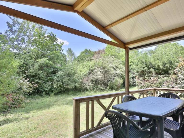Lovely chalet with patio & heated pool | Pets are welcome — photo 5