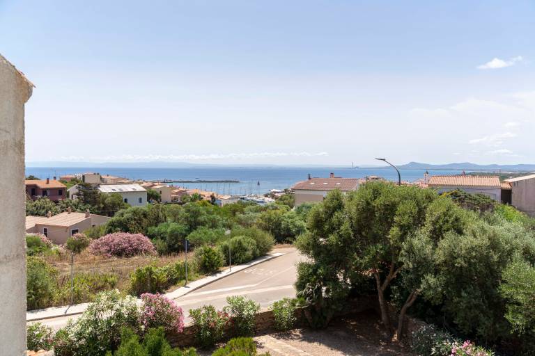 Apartment "Stintino Sea Front Apartments B" with Sea View, Balcony and Shared Garden — photo 2