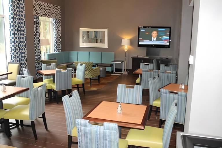 Holiday Inn Express Hotel & Suites Starkville By IHG — photo 5
