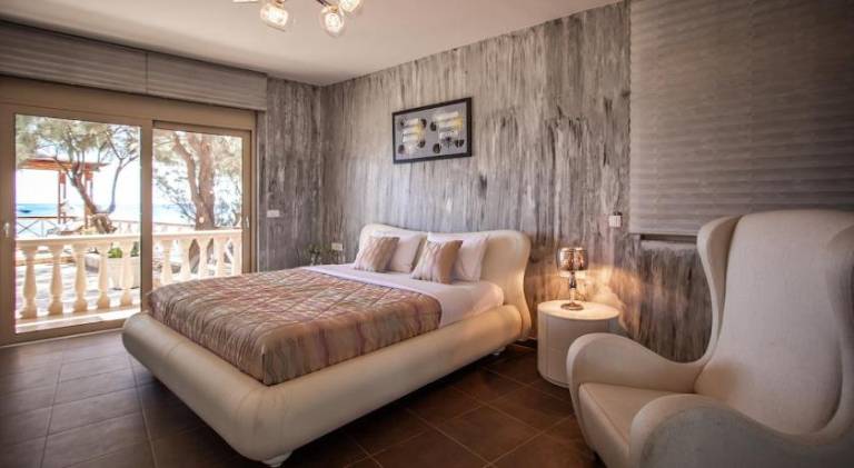 Luxury Beachfront Villa Margarita with Private Beach, Pool & Jacuzzi in Zakynthos — photo 2